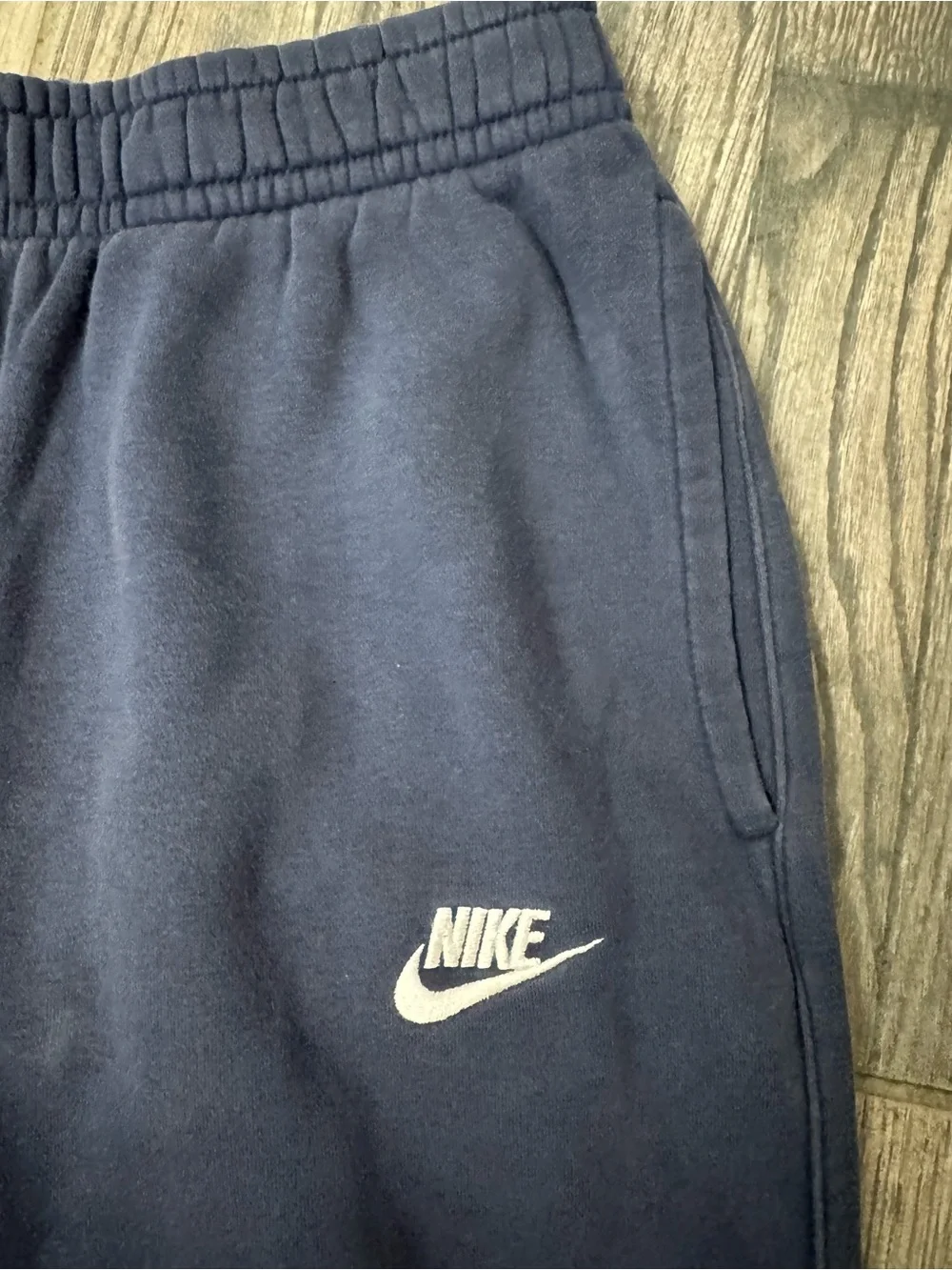 Nike Men’s Navy Joggers - size Medium